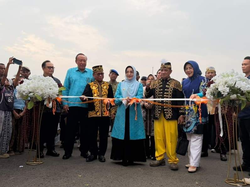 Pemotongan pita sebagai tanda dibukanya Berau Expo 2026. (Foto: Nur Hidayah/ pusaranmedia.com)