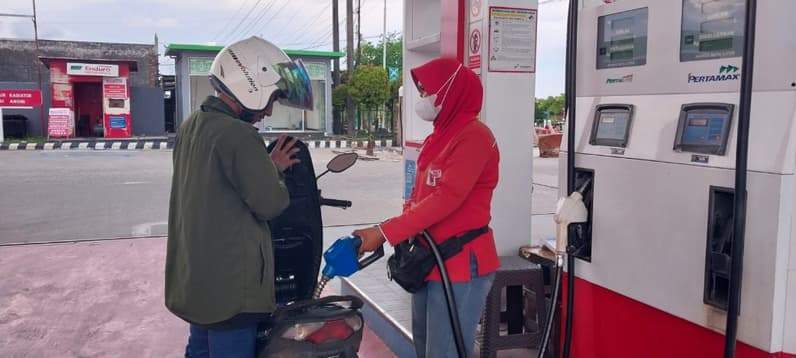 SPBU di Jalan Provinsi Km 9, Kelurahan Nipah-Nipah, Kecamatan Penajam, PPU. (Foto: Adi Kade/Pusaranmedia.com).