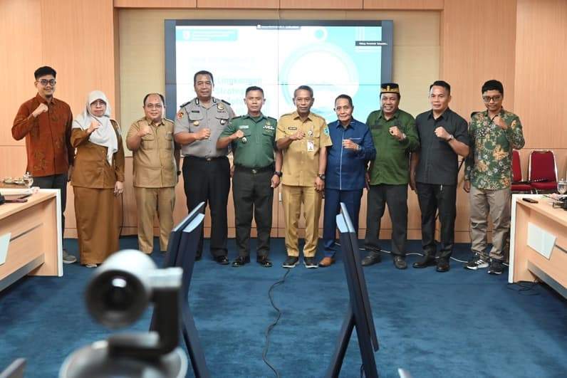Foto bersama unsur Forkompinda Paser dalam agenda Konsultasi Publik I Penyusunan KLHS Revisi RTRW Kabupaten Paser. (Foto : Prokopim Paser)