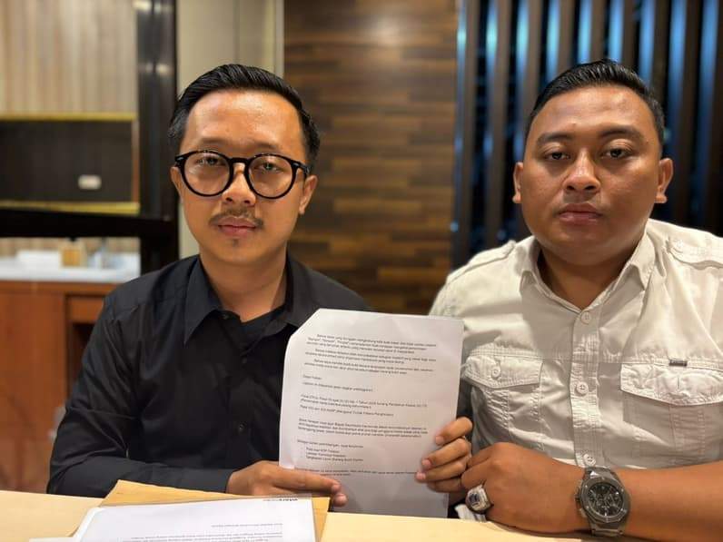Tim kuasa hukum GS, yakni Alfiyan Fauzi dan Untung Sucipto, mendatangi Mapolresta Samarinda. (Foto: Kuasa Hukum GS).