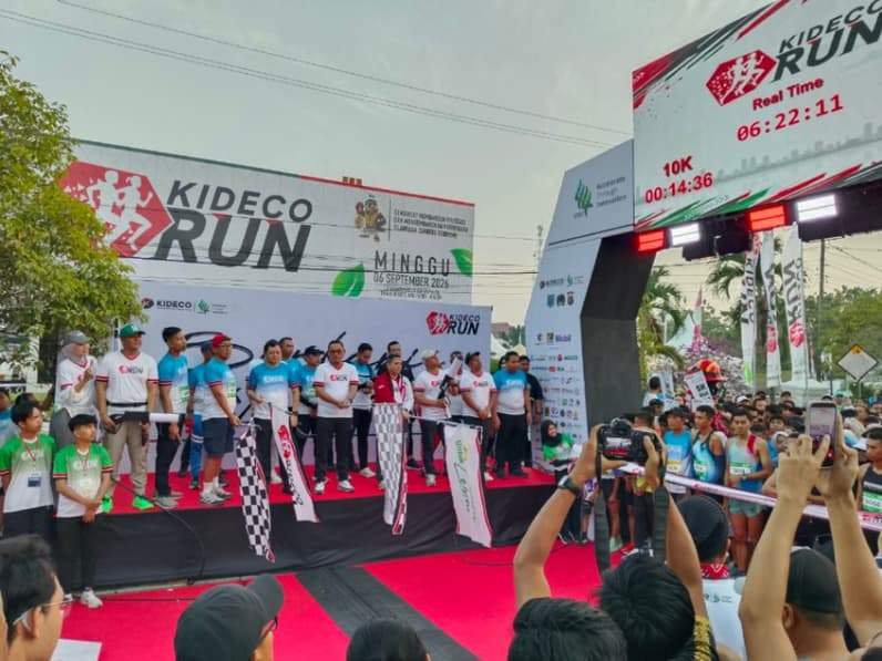 Start Kideco Run 2026 di depan Kantor Bupati Paser. (Foto: Luthfi/Pusaranmedia.com)