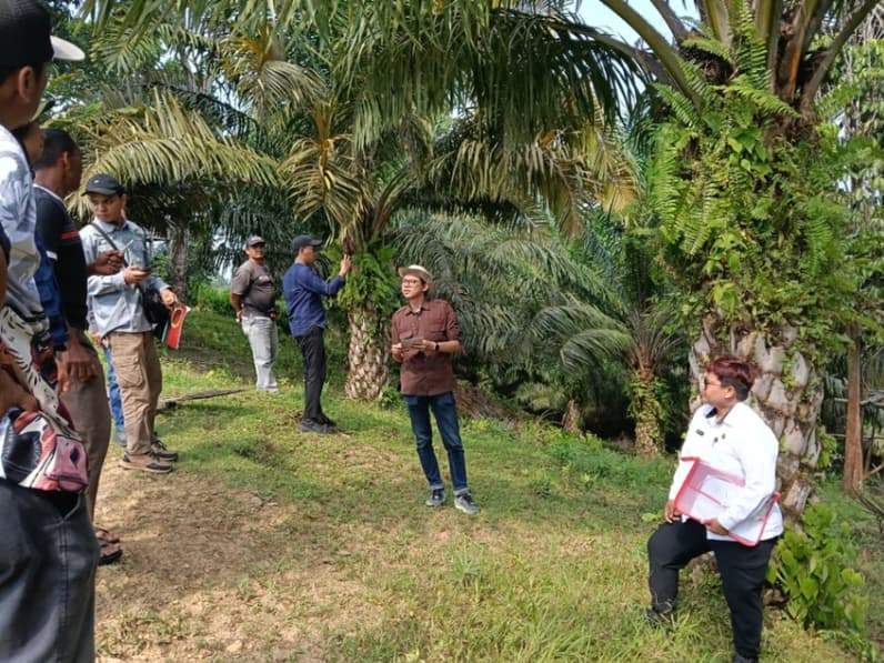Tim verifikasi dari DKPP Nunukan, Dispertanak Kaltara dan Kementan RI saat mengunjungi Gapoktan penerima di Desa Maspul, Sebatik Tengah (Foto: DKPP Nunukan)