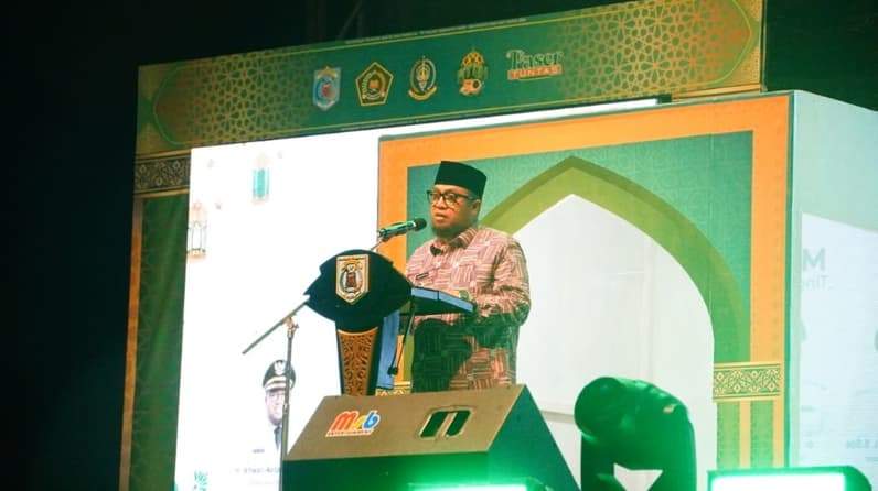 Wabup Paser Ikhwan Antasari saat berpidato dalam acara pembukaan MTQH Paser ke-50 di Kecamatan Long Kali. (Foto: Dok Prokopim Paser)