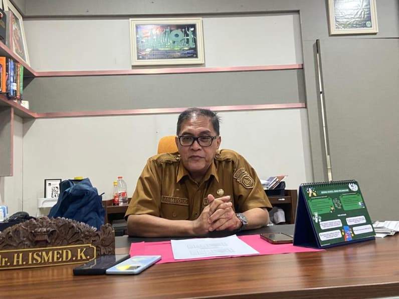 Kepala Dinas Kesehatan Kota Samarinda, Ismid Kusasih saat ditemui di ruangannya, Senin (25/5/2026). (Foto: Tri/Pusaranmedia.com)