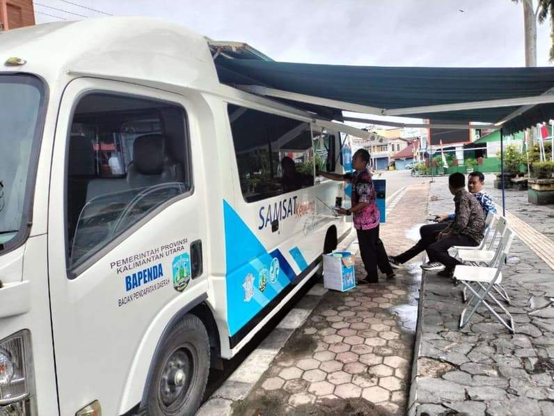 Samsat Keliling yang beroperasi di Alun-alun Kota Nunukan. (Foto: Diansyah/Pusaranmedia.com)