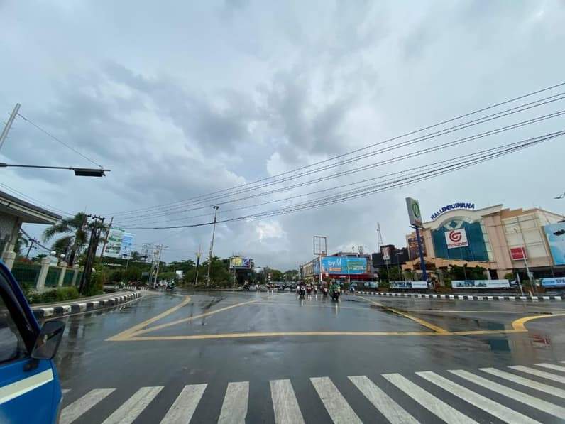 Kawasan simpang Mal Lembuswana yang masuk dalam pengawasan Satpol PP selama 24 jam. (Foto: Tri/Pusaranmedia.com)