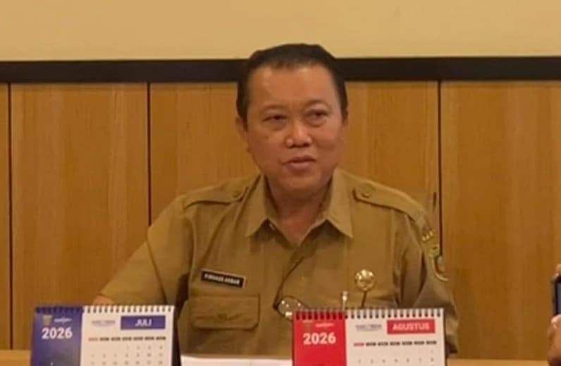 Plt Kepala Inspektorat Kota Samarinda, Firdaus Akbar saat menyampaikan hasil penelusuran aduan masyarakat perihal SPMB 2026, Senin (13/7/2026). (Foto: Tri/Pusaranmedia.com)