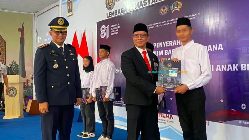 Penyerahan remisi secara simbolis kepada WBP Kelas IIB Nunukan. (Foto: Diansyah/Pusaranmedia.com)