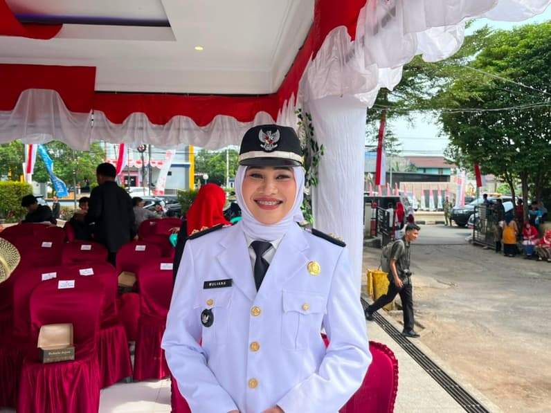 Lurah Karang Ambun, Muliana. (Foto: Nur Hidayah/Pusaranmedia.com)