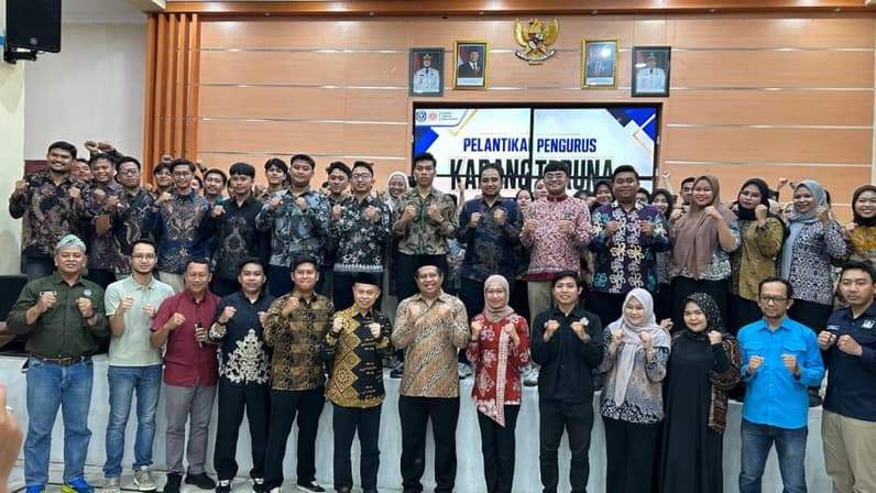 Anggota Komisi A DPRD Kota Bontang, Ubayya Bengawan Hadiri Pelantikan Karang Taruna Bina Mandiri Kelurahan Loktuan. (Foto: Lutfi Aziz/Pusaranmedia.com)