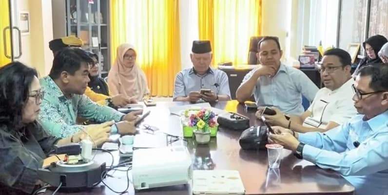 Jajaran Komisi IV DPRD Kaltara yang melangsungkan kunjungan kerja ke Kantor DP3APPKB Tarakan. (Foto: Istimewa)