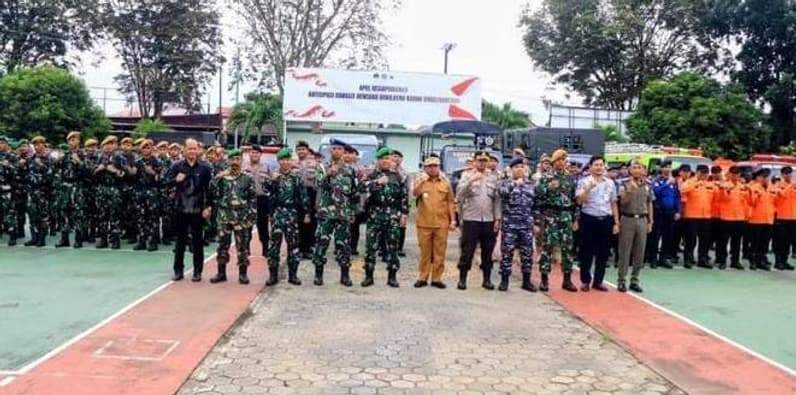 Wakil Wali Kota Bontang, Agus Haris Pimpin Apel Kesiapsiagaan Antisipasi Bangsit Bencana Alam di Halaman Kodim 0908/Btg. (Foto: Lutfi Aziz/Pusaranmedia.com)
