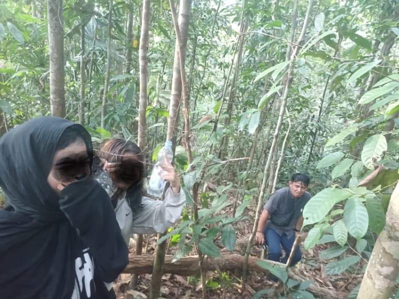 Kedua pelajar yang berhasil ditemukan oleh tim gabungan Basarnas Nunukan dan BPBD Nunukan di Hutan Lindung Binusan. (Foto: Diskominfotik Nunukan)