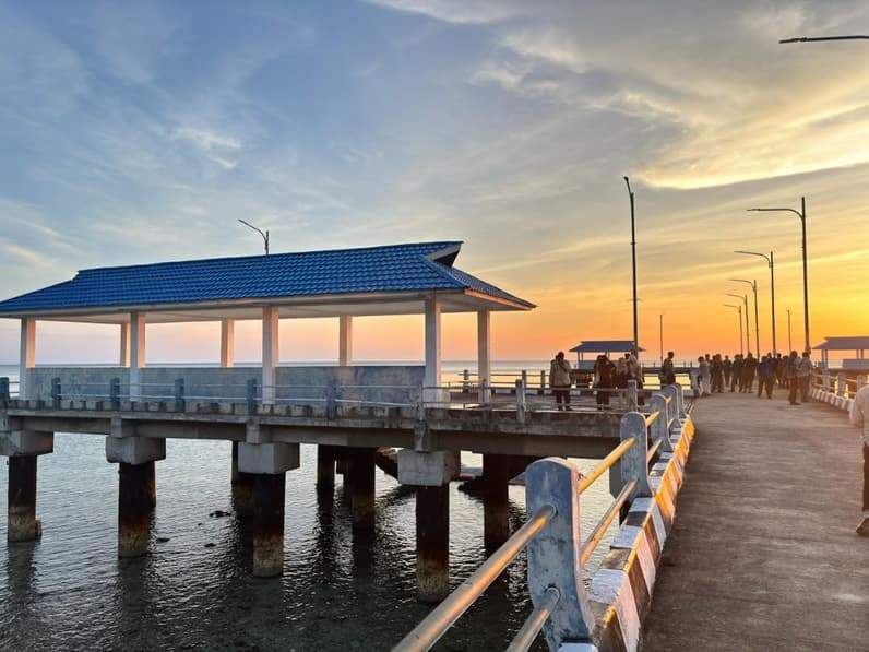 Dermaga Kampung Teluk Harapan, Pulau Maratua. (Foto: Nur Hidayah/Pusaranmedia.com)