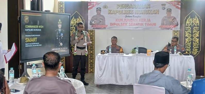 Kapolres Nunukan AKBP Ruslaeni saat menyambangi Polsek Sebatik Timur (Foto: Polres Nunukan)