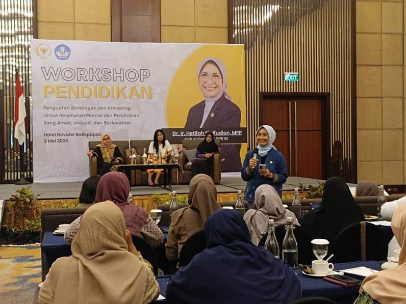 Ketua Komisi X DPR RI, Hetifah Sjaifudian memberikan penjelasan saat sesi tanya jawab dalam workshop di Hotel Novotel Balikpapan, Minggu (3/5/2026). (Foto: Achmad Fadillah/Pusaranmedia.com)