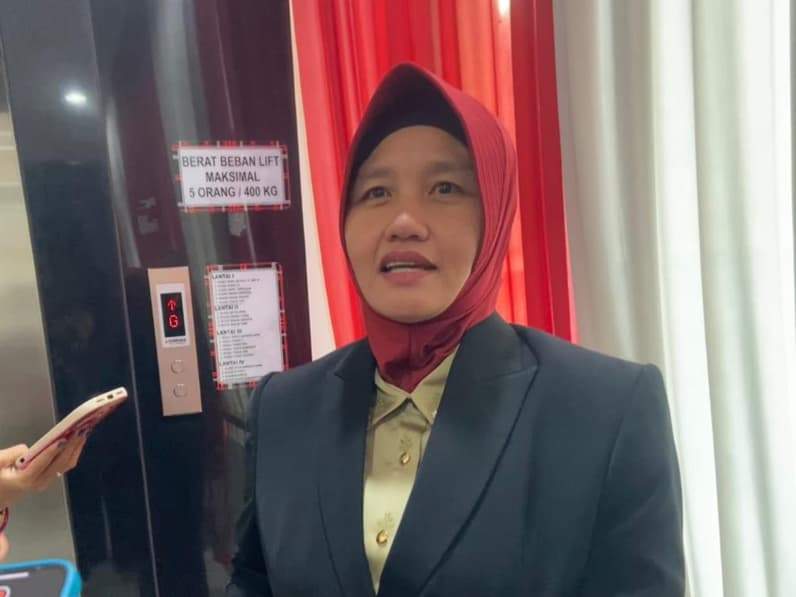 Sekretaris Daerah Kota Samarinda, Neneng Chamelia Shanti saat diwawancara, Kamis (25/9/2026). (Foto: Tri/Pusaranmedia.com)