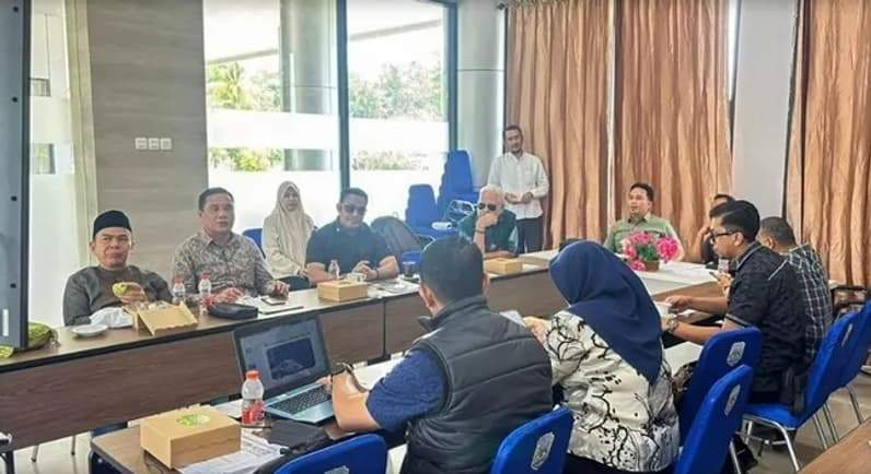 Momen rapat penyusunan rekomendasi yang dilaksanakan Pansus LKPJ DPRD Kaltara. (Foto : istimewa)