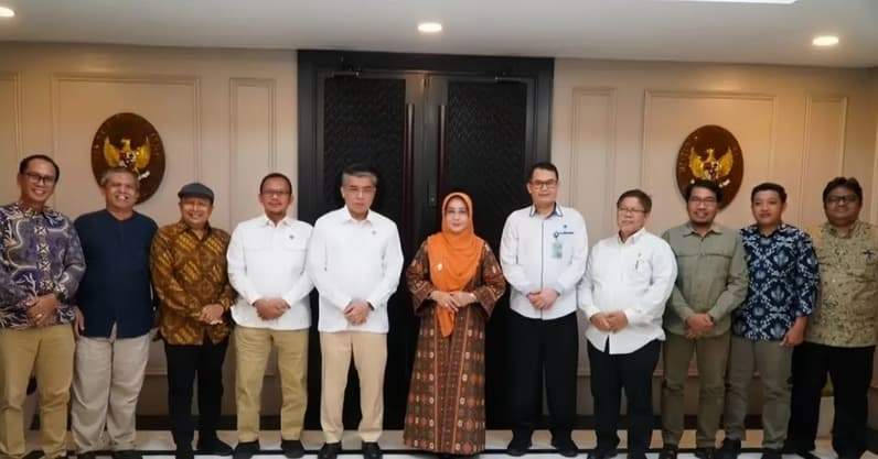 Bupati Berau foto bersama Menteri Ketenagakerjaan Republik Indonesia. (Foto: Prokopim Berau)