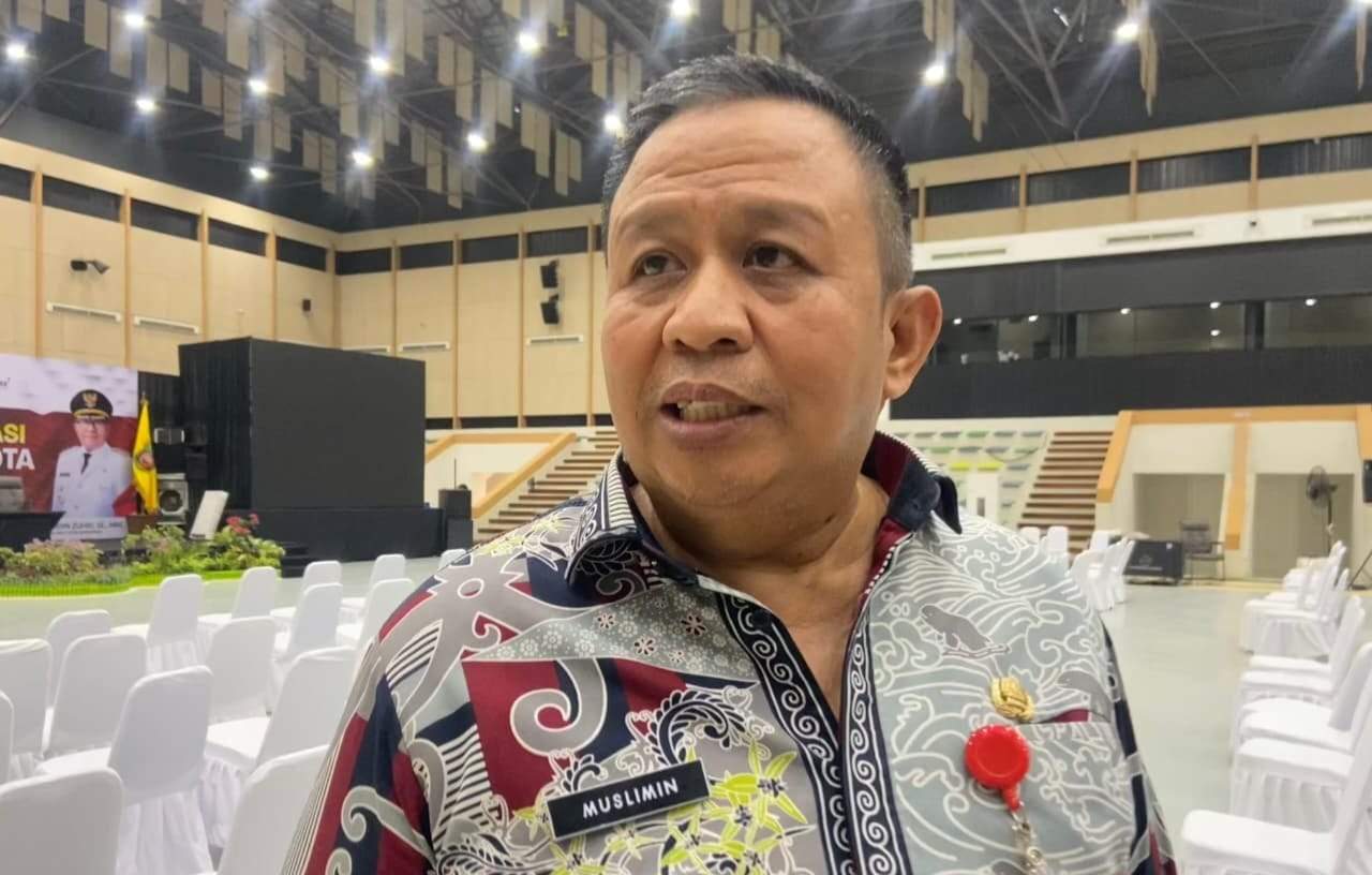 Kepala Disporapar Kota Samarinda, Muslimin saat diwawancarai usai Rakor di GOR Segiri, Kamis (29/10/2026). (Foto: Tri/Pusaranmedia.com)