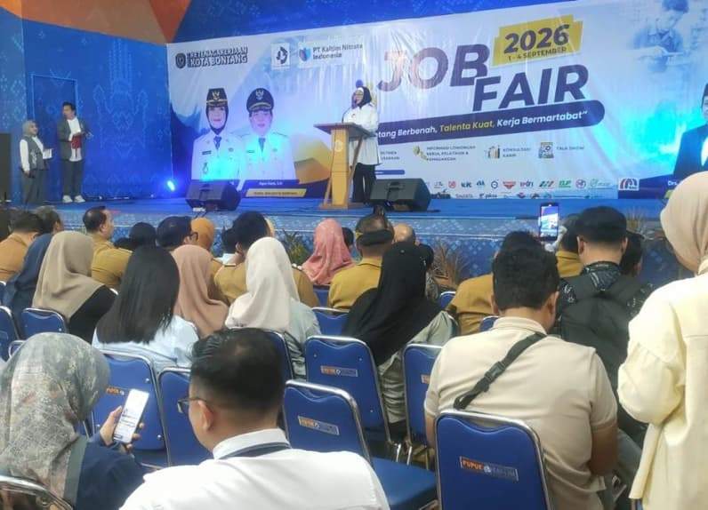 Wali Kota Bontang, Neni Moerniaeni Sambutan di Agenda Job Fair 2026 (Dok:Lutfi Aziz/Pusaranmedia.com)