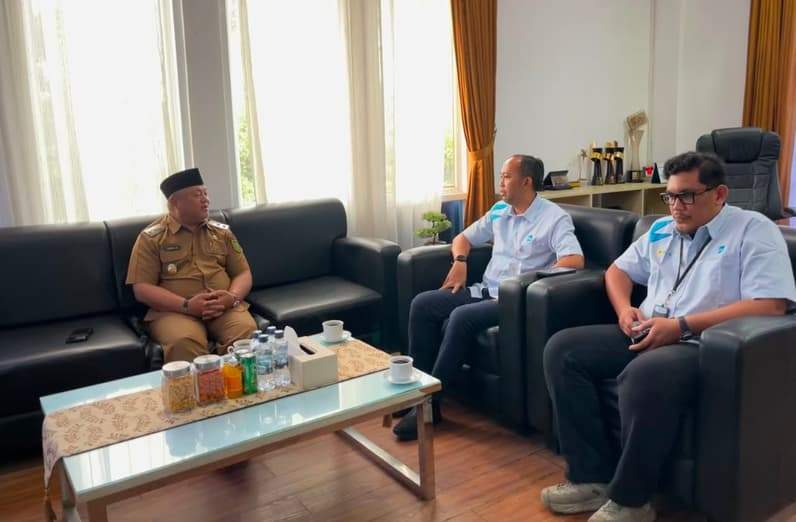 Wabup Berau silaturahmi ke kantor PLN Berau. (Foto: Nur Hidayah/Pusaranmedia.com)