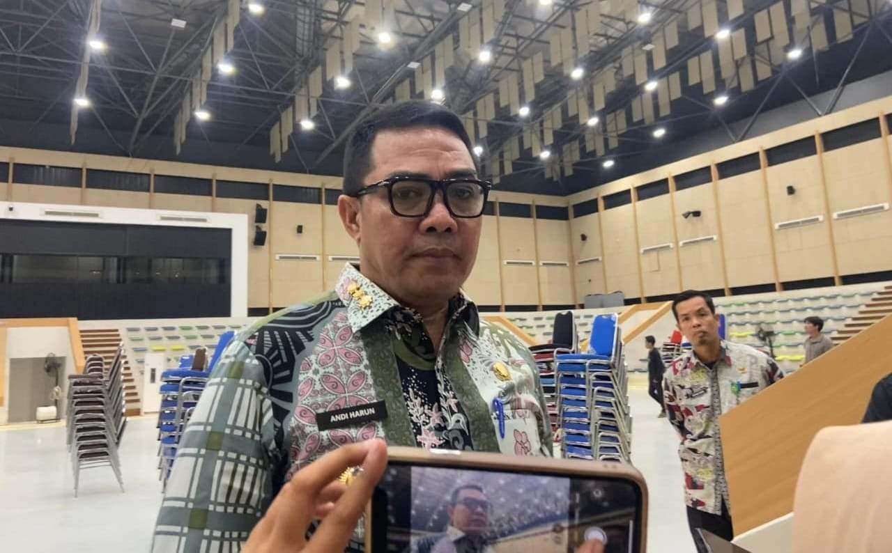 Wali Kota Samarinda, Andi Harun saat diwawancarai usai Rakor di GOR Segiri, Kamis (29/10/2026). (Foto: Tri/Pusaranmedia.com)