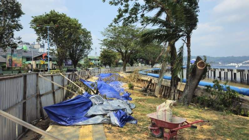 Kawasan turap longsor yang terjadi di sekitar Teras Samarinda, Jumat (4/9/2026). (Foto: Tri/Pusaranmedia.com)