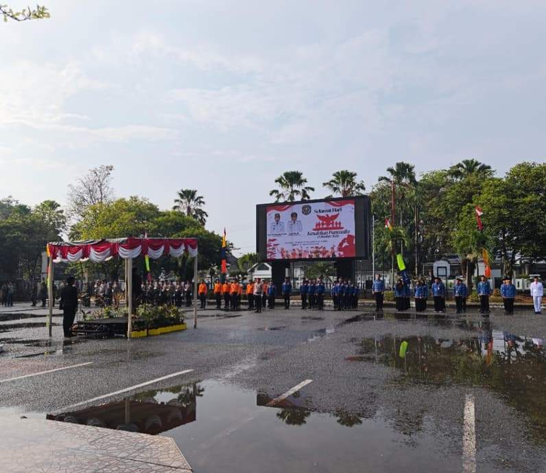 Terpantau Adanya Genangan Karena Hujan Saat Upacara Peringatan Hari Kesaktian Pancasila 2026 di Kota Bontang (Dok:Lutfi Aziz/Pusaranmedia.com)