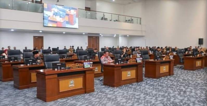 Suasana Rapat Paripurna penyampaian Nota Pengantar Rancangan Kebijakan Umum Anggaran (KUA) serta Prioritas dan Plafon Anggaran Sementara (PPAS) Tahun 2027. (Foto: Istimewa)