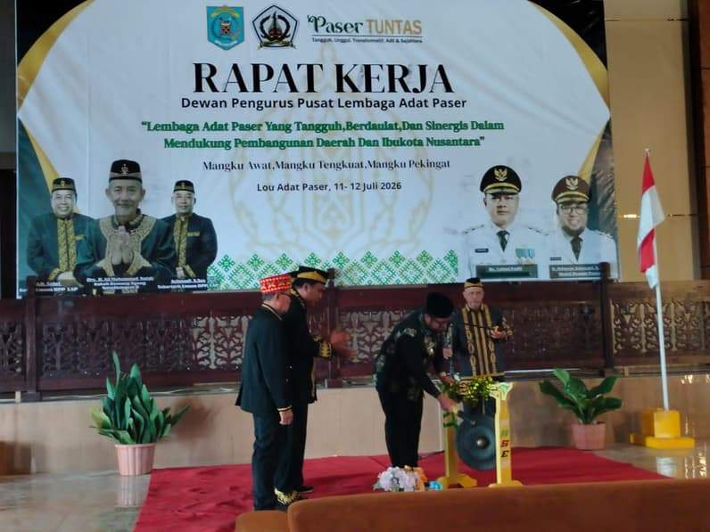 Saat Wabup Paser Ikhwan Antasari saat membuka Raker DPP LAP. (Foto : Luthfi/Pusaranmedia.com)