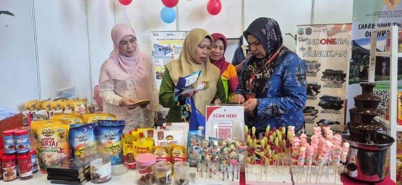 Stand regan coklat milik Rica dalam ajang SIFEX 2026 di Sabah International Convention Centre, Malaysia, pada 24-26 April 2026. (Foto: PLN UID Kaltimra)