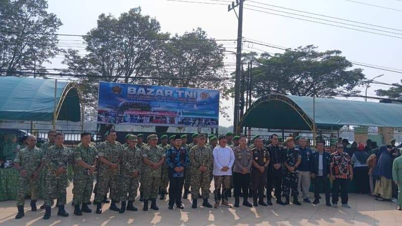 Pembukaan bazar murah dalam rangka memperingati Hari Ulang Tahun (HUT) ke-81 Tentara Nasional Indonesia (TNI) Tahun 2026 (Foto: Aswin/pusaranmedia.com)