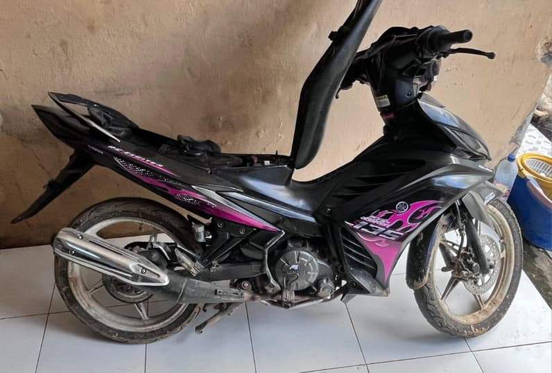 Wujud motor yang dicuri oleh tersangka AF dan RA di Desa Mendik, Kecamatan Long Kali. (Foto : Dok Polres Paser)