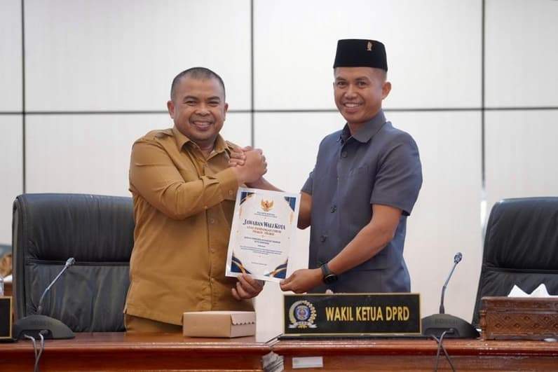 Wakil Wali Kota Bontang, Agus Haris (kiri) dan Wakil Ketua DPRD Bontang, Joni Alla Padang (kanan) (Dok:Lutfi Aziz/Pusaranmedia.com)