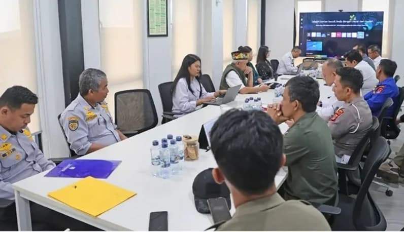 Ketua Komisi II DPRD Kaltara, Pdt. Robenson Tadem saat mengikuti kunjungan kerja dan sosialisasi tugas serta fungsi Tim Satgas Pajak Daerah Provinsi Kalimantan Utara. (Foto: Istimewa)