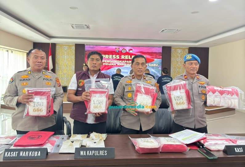 Polres Berau melakukan konferensi pers pengungkapan kasus narkotika jenis sabu seberat 8 kilogram. (Foto: Nur Hidayah/Pusaranmedia.com)