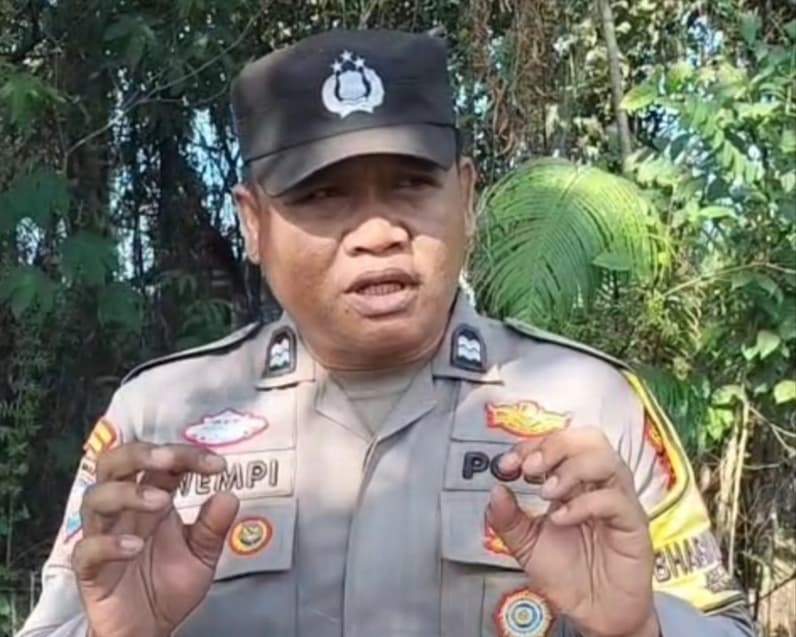 Bhabinkamtibmas Kelurahan Graha Indah, Aiptu A Wempi Antariksa. (Foto: Tangkapan layar video)
