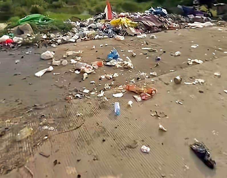 Kondisi tumpukan sampah di pinggir Jalan Padat Karya. (Foto: Istimewa)