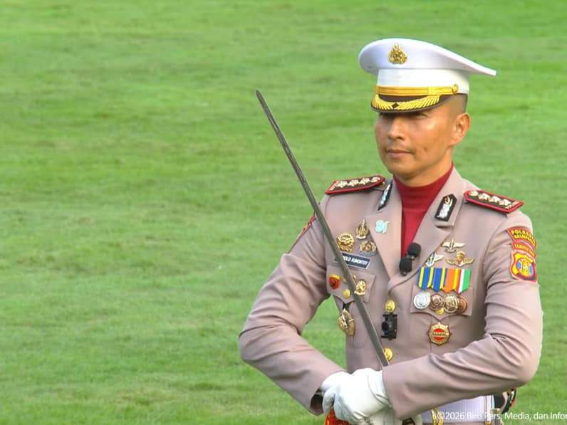 Kapolresta Balikpapan, Kombes Pol Jerrold menjadi komandan upacara penurunan Bendera Merah Putih pada peringatan HUT ke-81 kemerdekaan RI di Istana Merdeka, Jakarta, Senin (17/8/2026). (Foto: Dok.Sekretariat Presiden)