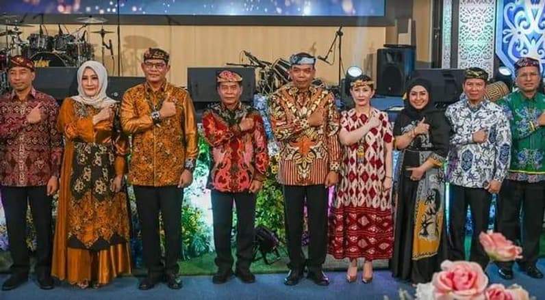 Momen foto bersama usai acara pisah sambut Kapolda Kaltara. (Foto: Istimewa)