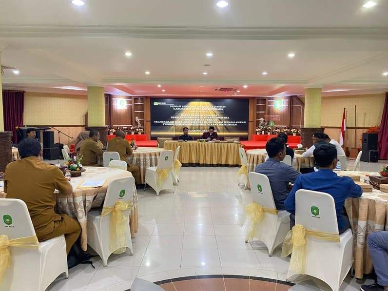 DPRD Kukar menggelar RDP bersama sejumlah pihak dan BEM Unikarta guna membahas transparansi data serta kinerja Dinas Lingkungan Hidup dan Kehutanan (DLHK) (Foto: Aswin/pusaranmedia.com)