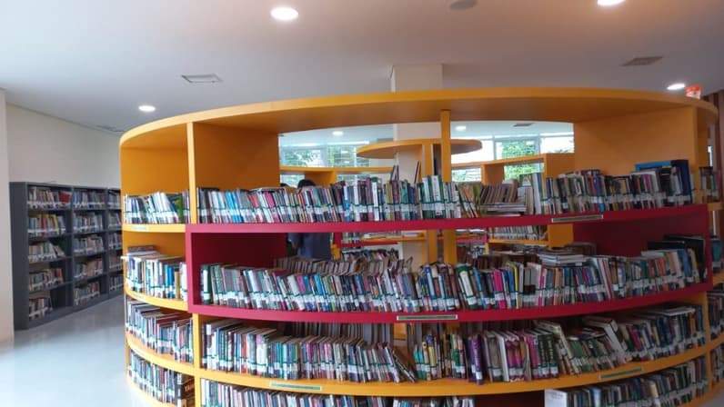 Koleksi buku di Perpustakaan Kota Samarinda. (Foto: Tri/Pusaranmedia.com)
