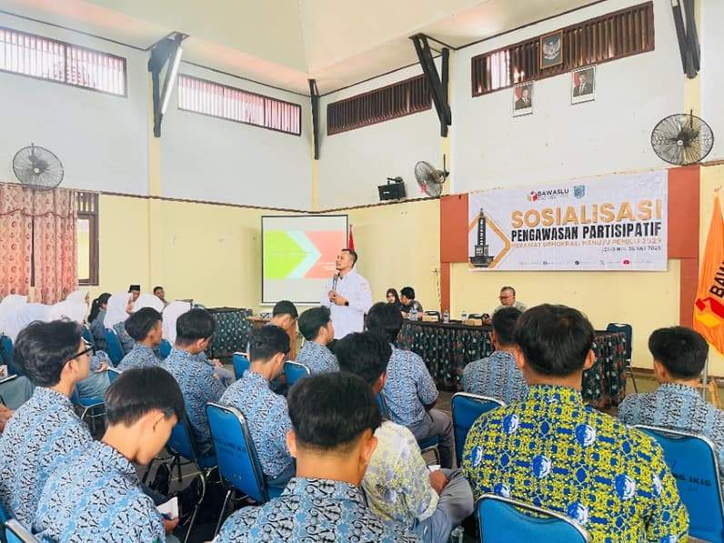 Pelaksanaan Sosialisasi pengawasan partisipatif di Kecamatan Long Ikis oleh Bawaslu Paser. (Foto: Luthfi/Pusaranmedia.com)