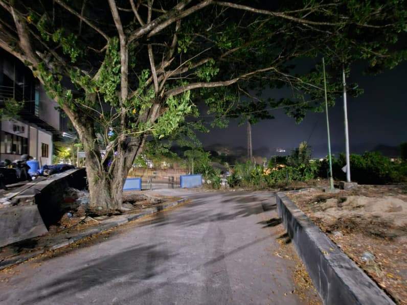 Sebagian jalan Abdul Wahab Sjahranie kota Samarinda mengalami pemadaman listrik secara bergilir. (Foto: Herdi/Pusaranmedia.com).