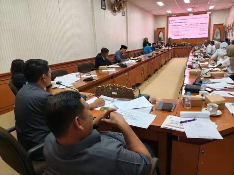Rapat Komisi II DPRD Nunukan bersama sejumlah organisasi di Kabupaten Nunukan. (Foto: Diansyah/Pusaranmedia.com)