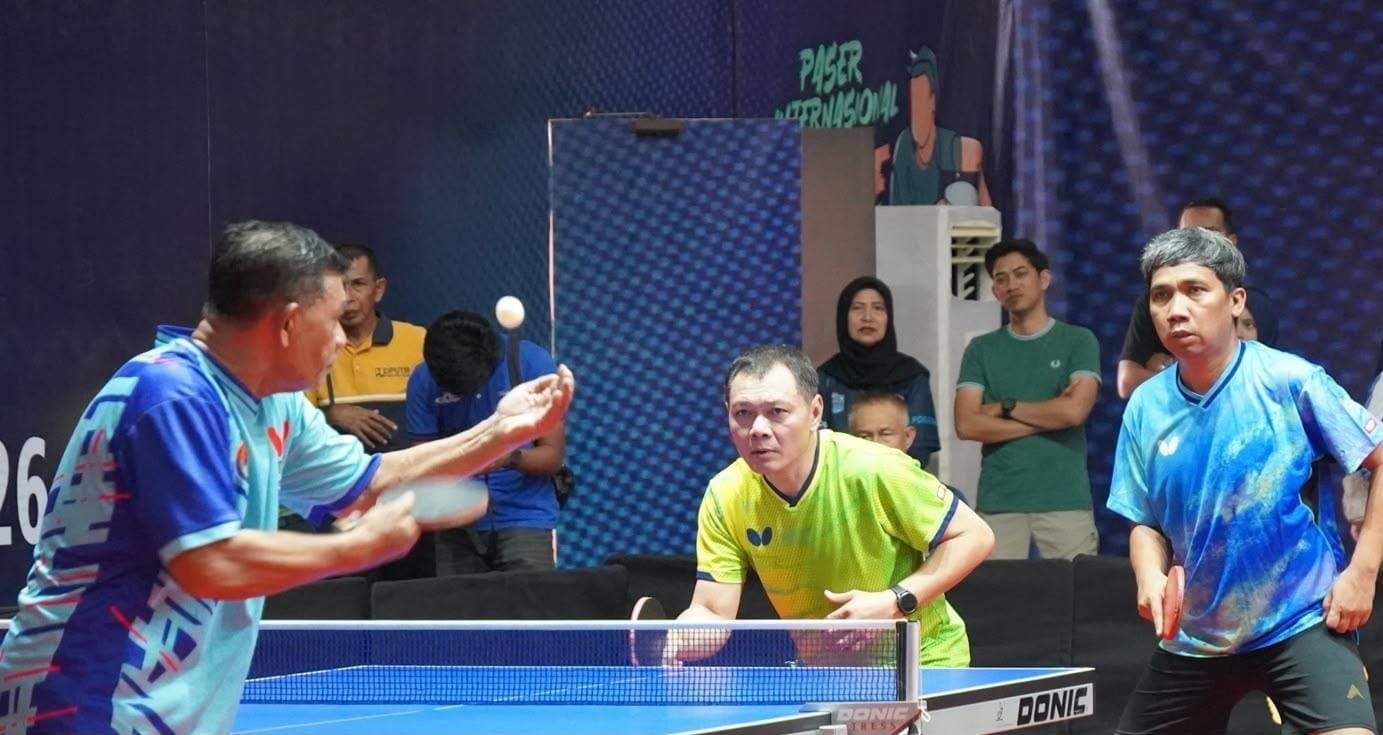 dr. Fahmi Fadli (tengah). (Foto : Prokopim Paser)