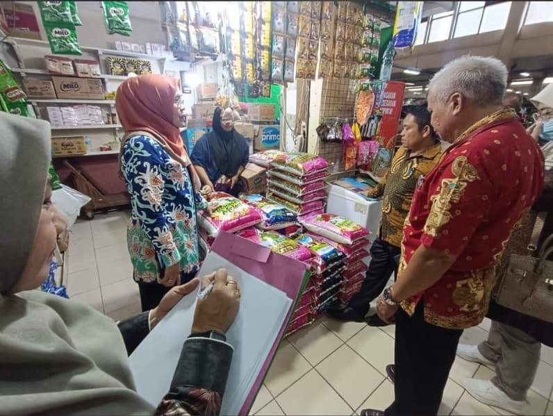 Diskoperindag Berau melakukan monitoring rutin ke sejumlah distributor yang berada di wialayah Berau. (Foto: Nur Hidayah/Pusaranmedia.com)