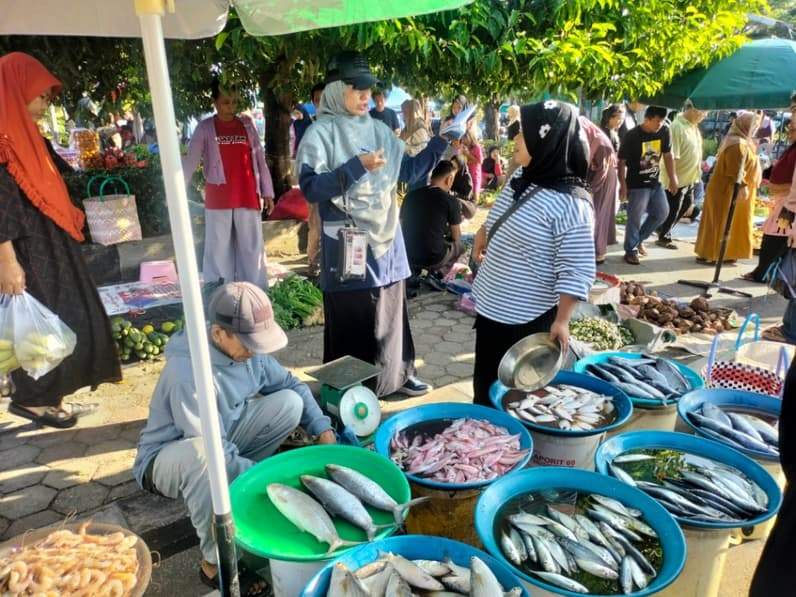 Para pedagang di Alun-alun Kota Nunukan (Foto: Diansyah/pusaranmedia.com)