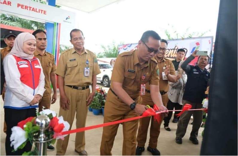 Plt Sekda Nunukan Iwan Kurniawan meresmikan SPBUN di Tanjung Harapan, Nunukan Selatan (Foto: Diansyah/pusaranmedia.com)